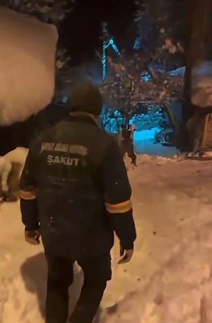 Artvin Şavşat’taki yangın bölgesine ulaşım kar nedeniyle güçlükle sağlandı