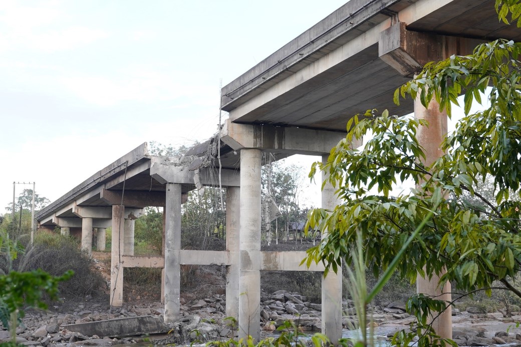 Tayland, Trump'ın ateşkes açıklamasına rağmen Kamboçya'yı F-16'larla vurdu