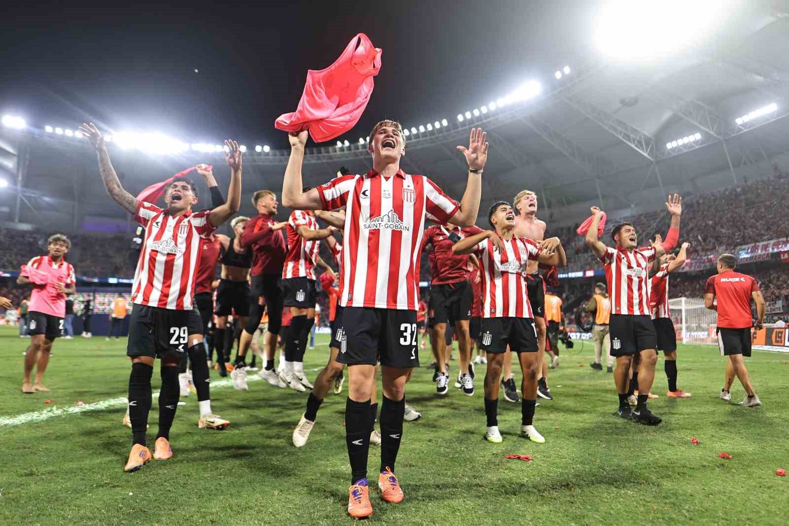 Muslera kurtardığı penaltılarla Estudiantes’e şampiyonluğu getirdi