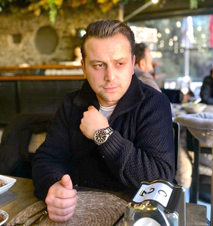 "Eşime neden baktın" diyen adamı bı&ccedil;aklayarak &ouml;ld&uuml;rd&uuml;
