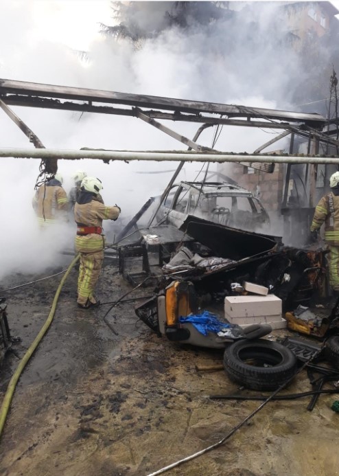 Sarıyer’de oto tamirhane deposunda yangın paniği: Dükkan kullanılamaz hale geldi