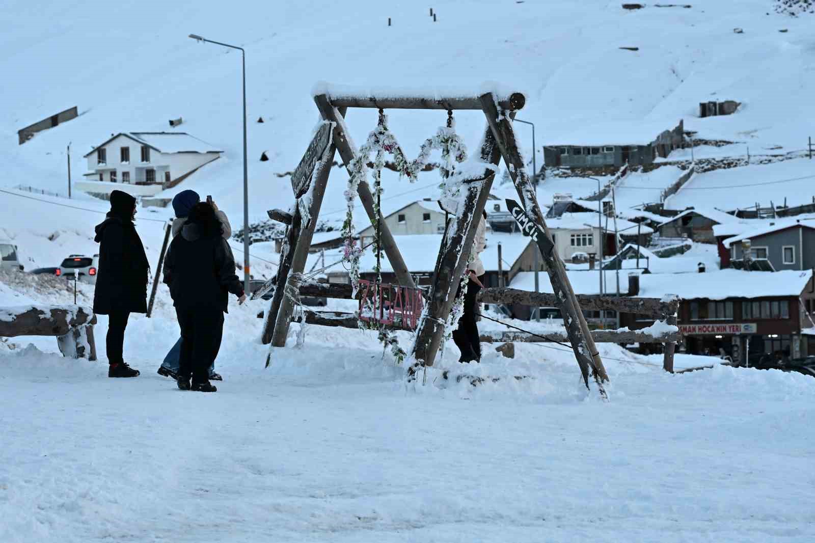 Zigana&rsquo;nın zirvesinde "kar" yoğunluğu
