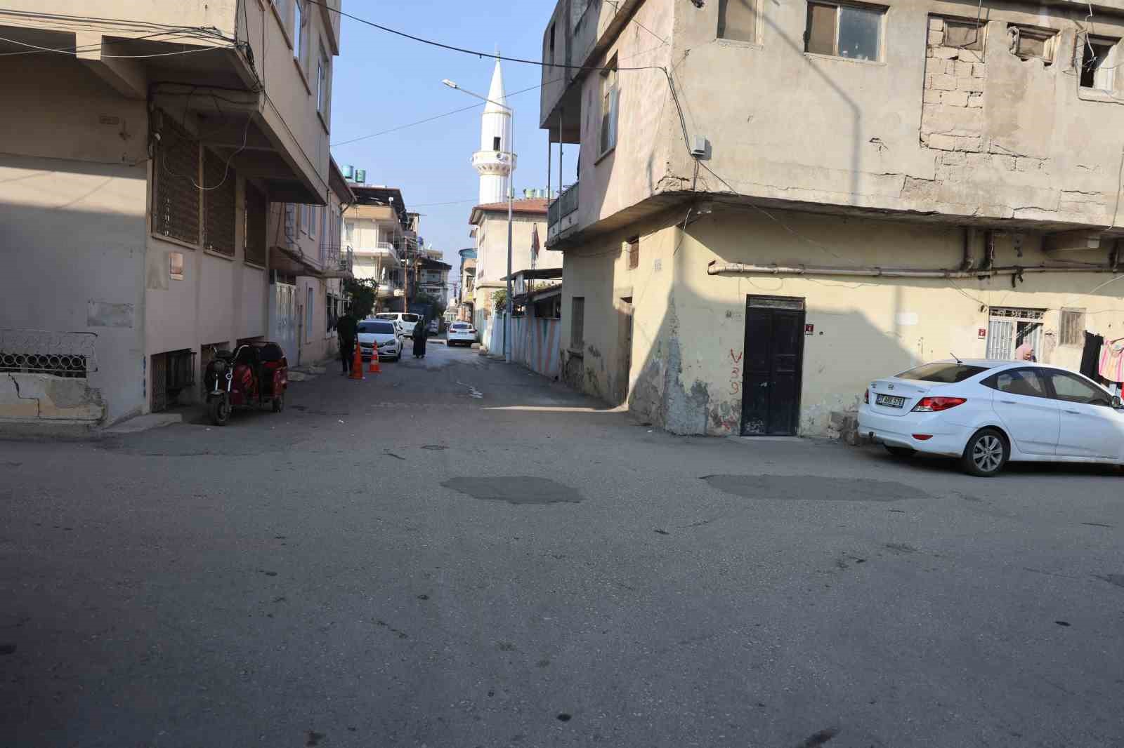 Motosikletlerin kafa kafaya çarpıştığı anlar kameraya yansıdı