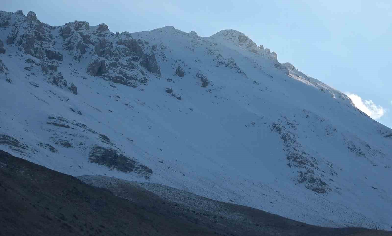 Akdeniz&rsquo;in incisi Davraz Kayak Merkezi kar hasretiyle sezona başladı
