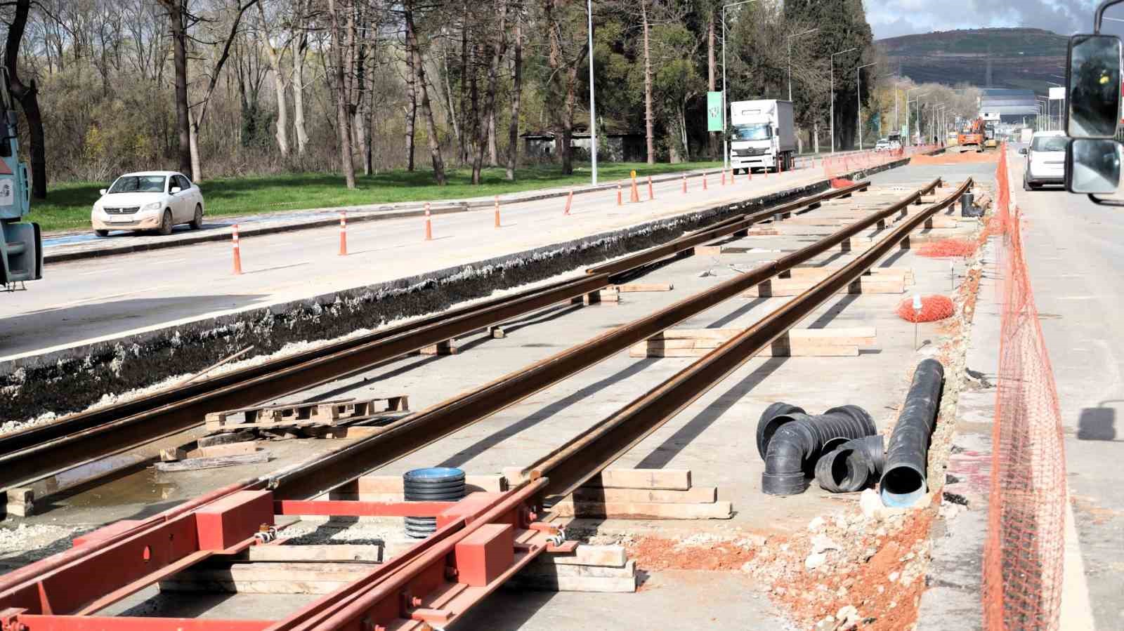 Kocaeli&rsquo;de Kartepe tramvay hattının ilk rayları d&ouml;şendi
