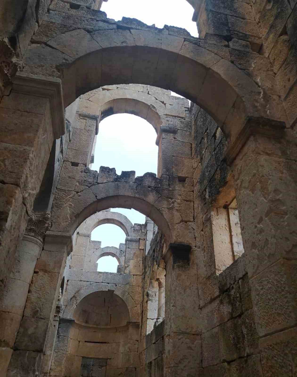 Mut Alahan Manastırı yerli ve yabancı turistlerin ilgi noktası oldu
