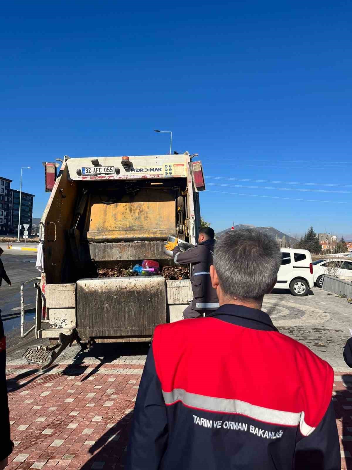 Otobüs bagajında satılmak üzere gönderilen yaprak, lahana sarma ve dolmalara el konuldu