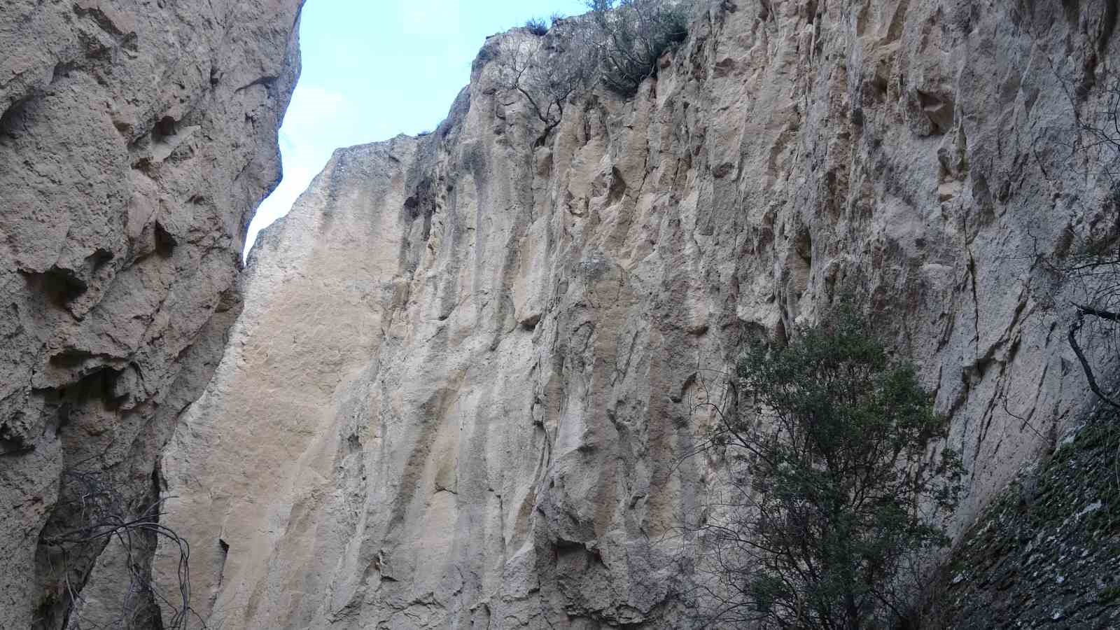 Serençay Kanyonu ve Teke Sarayı doğal güzelliğiyle geçmişe ışık tutuyor