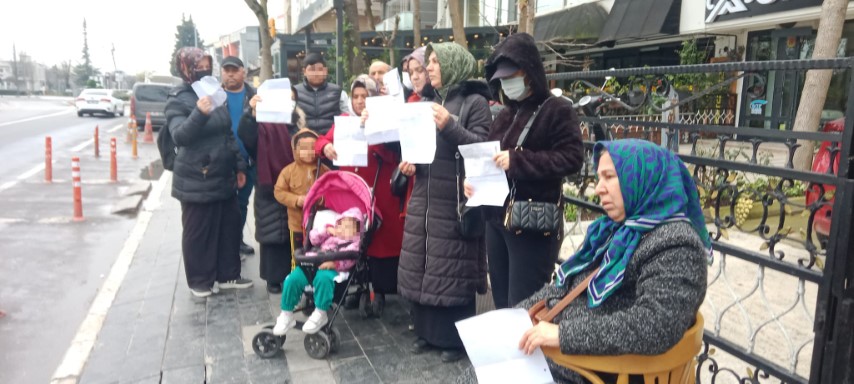 Kuyumcu mağdurlarının eyleminde yaşlı kadın fenalaştı