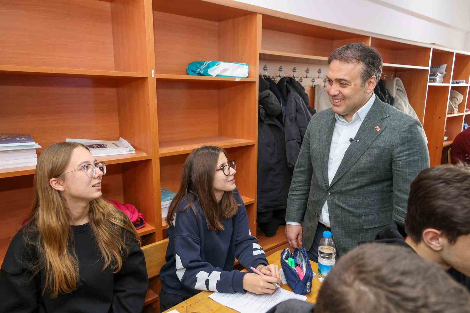 Vali S&ouml;zer&rsquo;den &ouml;zel &ouml;ğrencilere destek
