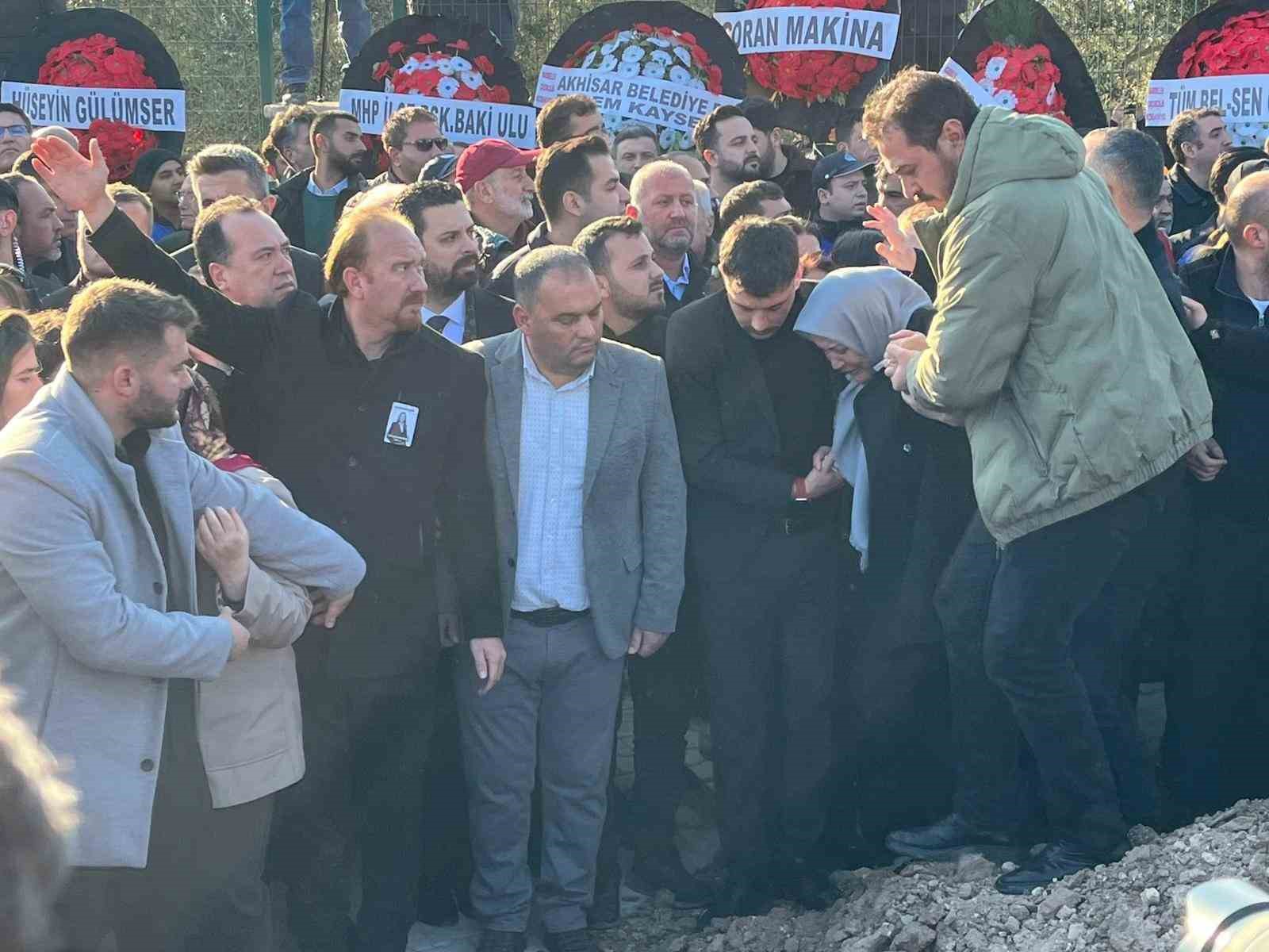 G&uuml;lşah Durbay g&ouml;zyaşlarıyla defnedildi
