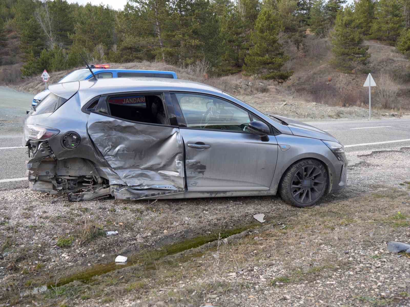 Kastamonu’da otomobil ile çarpışan kamyonet ters döndü: 1 ölü, 1 yaralı