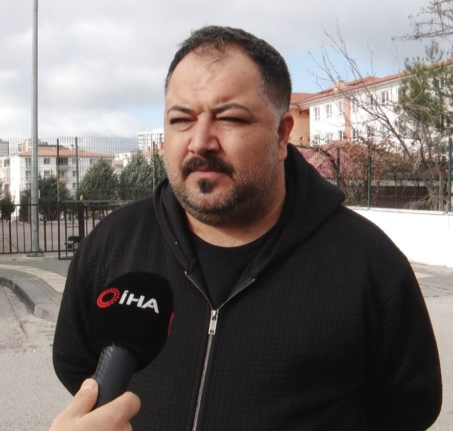 Kız &ouml;ğrencilerine cinsel organının fotoğrafını g&ouml;nderen tacizci &ouml;ğretmen tutuklandı
