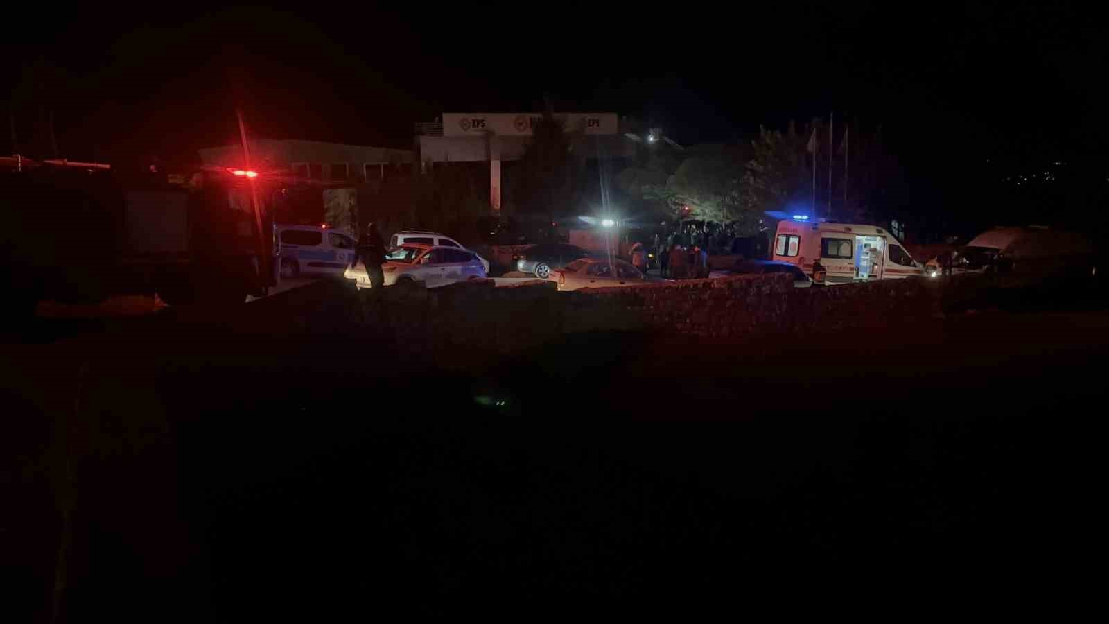 Yalıtım fabrikasında yangın: 16 kişi dumandan etkilendi