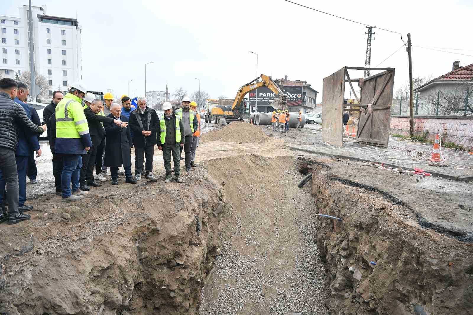 Başkan B&uuml;y&uuml;kkılı&ccedil;; Kartal Kavşağı altyapı &ccedil;alışmalarını inceledi
