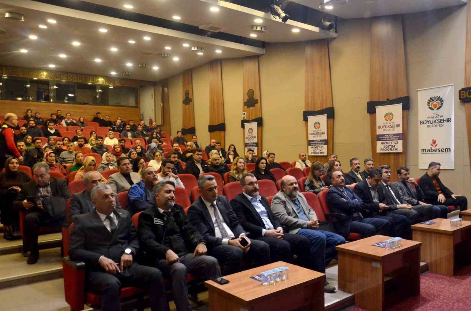 Büyükşehir personellerine hizmet içi eğitimi düzenledi