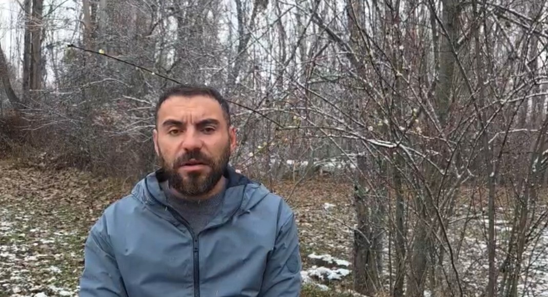 15 g&uuml;n &ouml;nce &ccedil;i&ccedil;ek a&ccedil;an erik ağa&ccedil;ları kar altında kaldı
