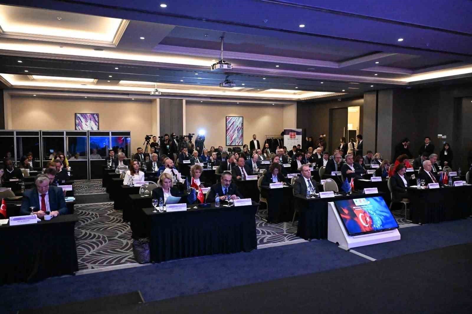 Se&ccedil;er: "Demokrasi bir miras değil, emek isteyen canlı bir s&uuml;re&ccedil;tir"
