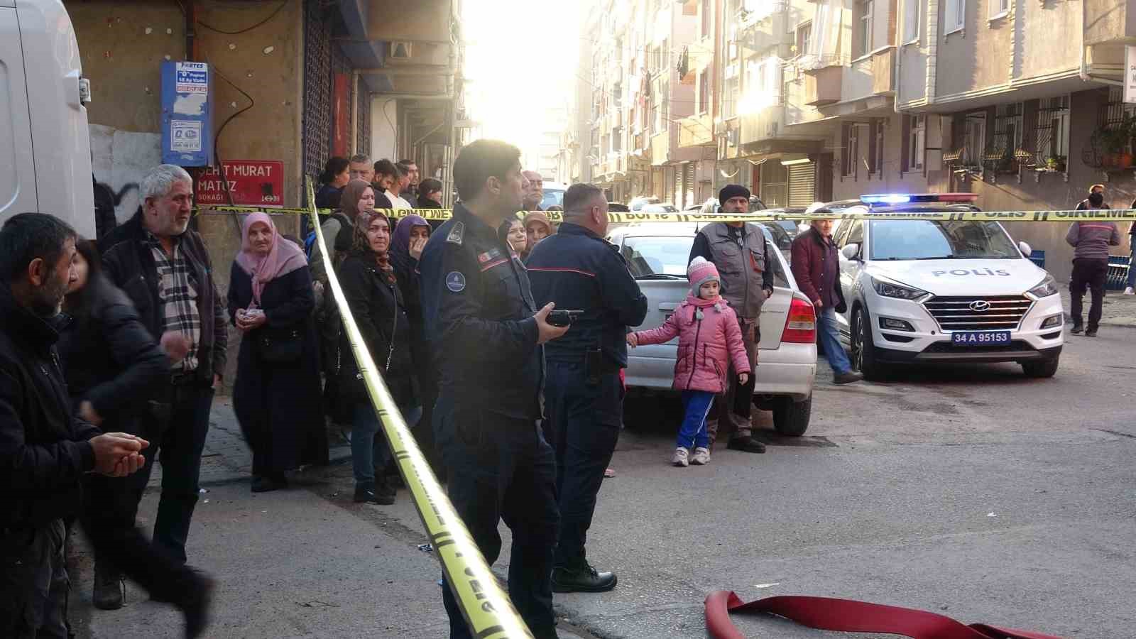 Tuzla&rsquo;da &ccedil;atı yangını korkuttu
