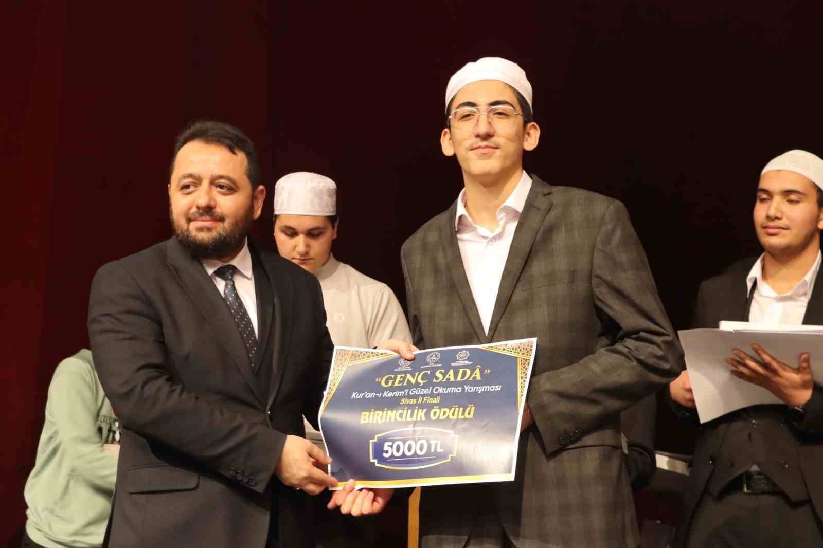 Kur&rsquo;an-ı Kerim&rsquo;i g&uuml;zel okumak i&ccedil;in yarıştılar
