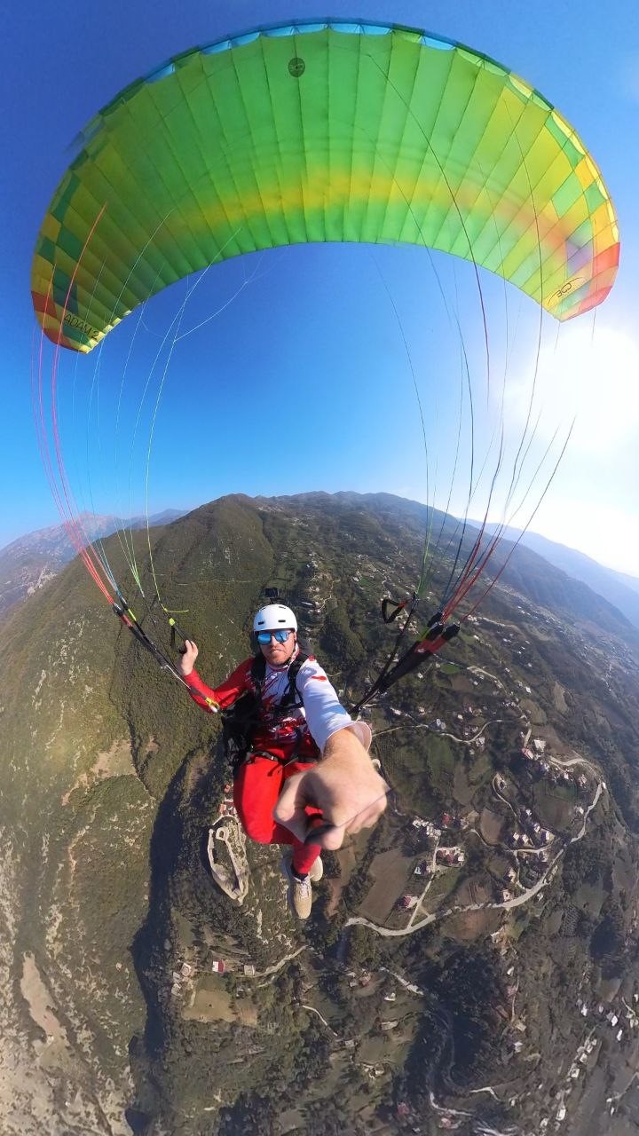 Engelini aştı yama&ccedil; paraş&uuml;t&uuml;ne başladı
