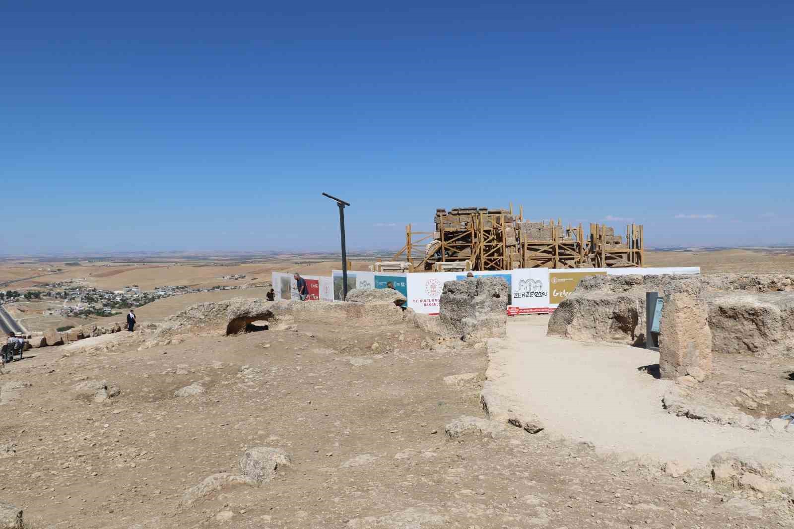 Bir yılda 400 bin kişi 3 bin yıllık kaleye &ccedil;ıktı
