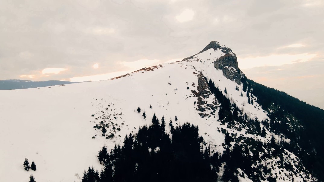 Trabzon’un yaylalarından kar manzaraları