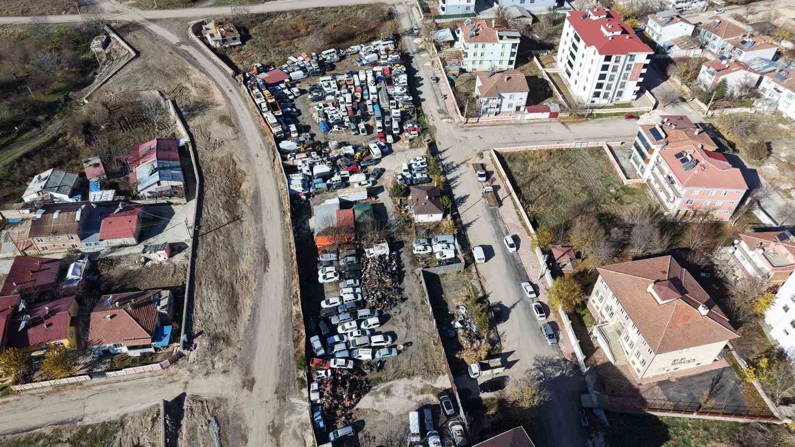 Elazığ’da yediemin otoparkında yosun tutan araçlar: 500 milyon TL’lik servet çürüyor