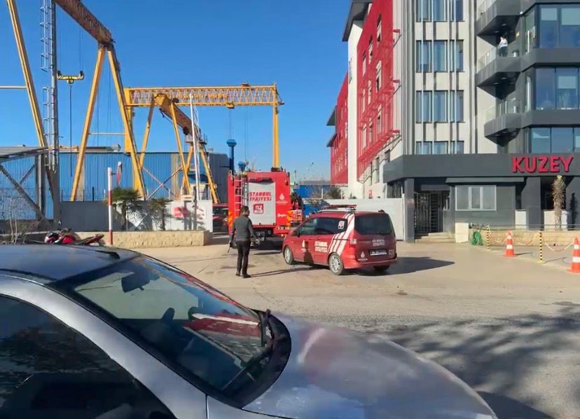 Tuzla Tersanesi’nde gemi yangını paniğe neden oldu
