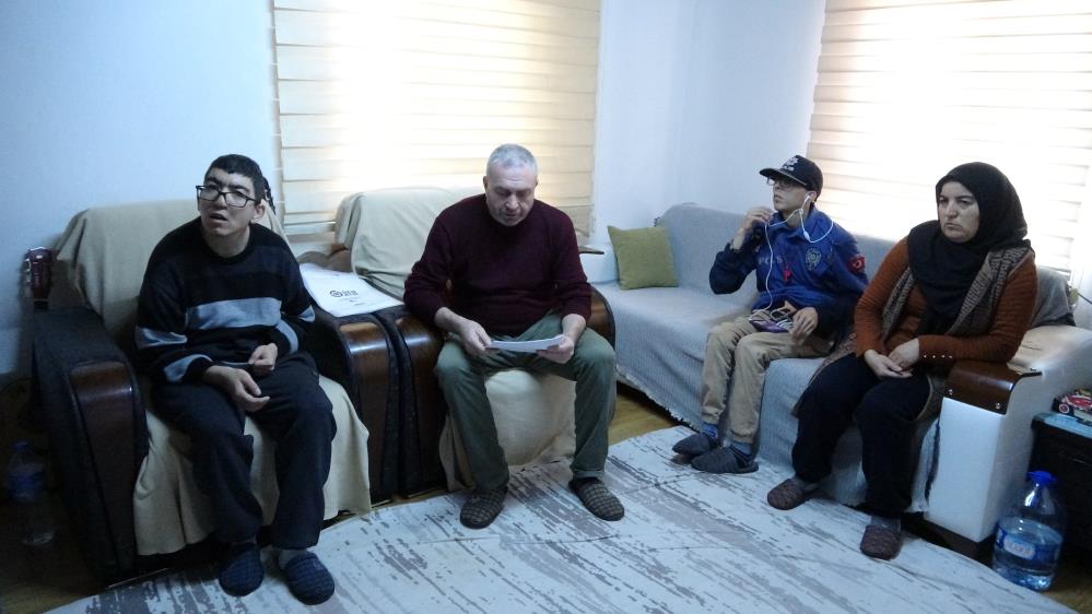 Engelli &ccedil;ocukları i&ccedil;in ev hayali kuran babaya m&uuml;teahhit darbesi iddiası