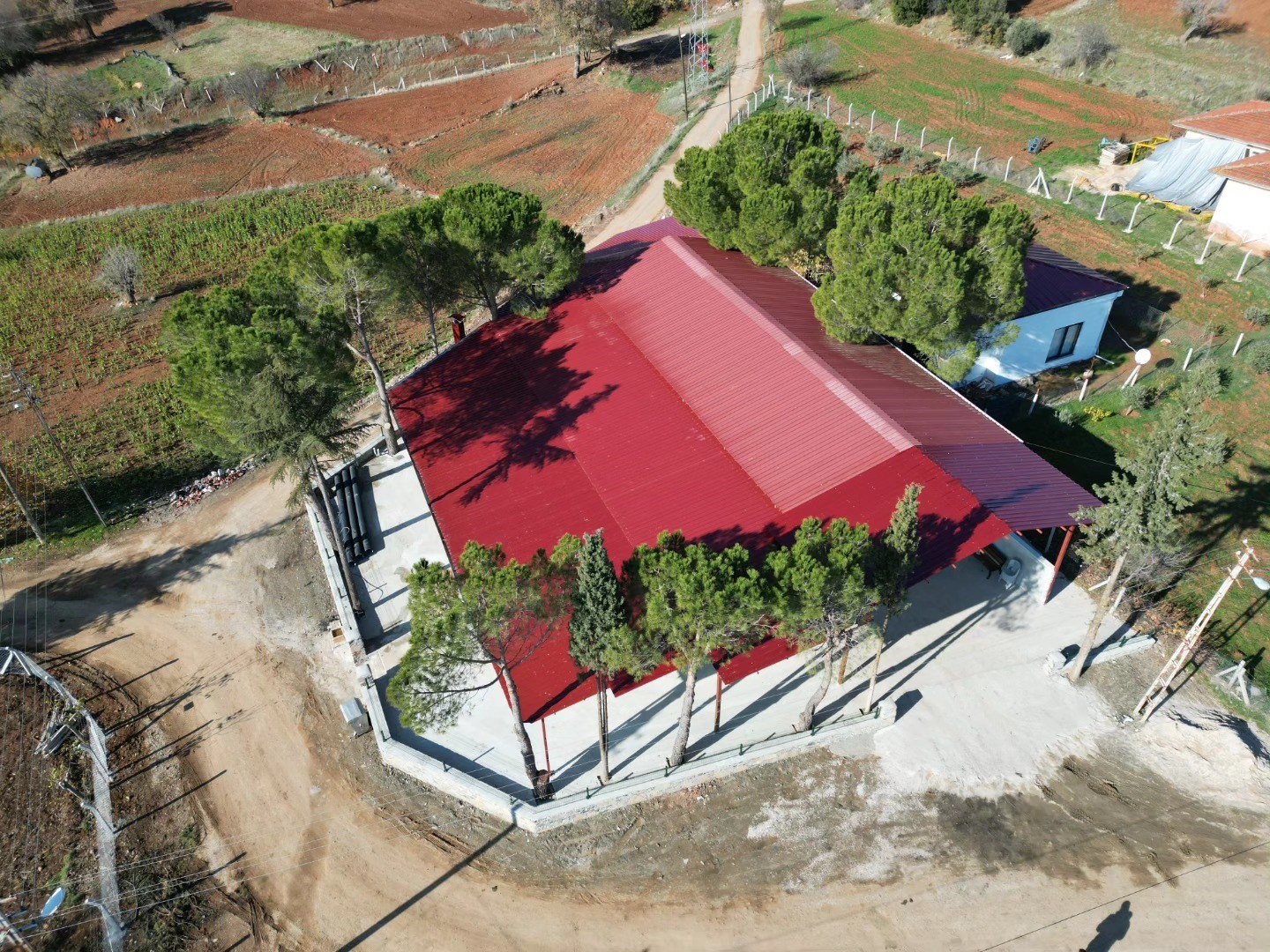 Tavas Belediyesi mahallerin ihtiya&ccedil;larına karşılama devam ediyor
