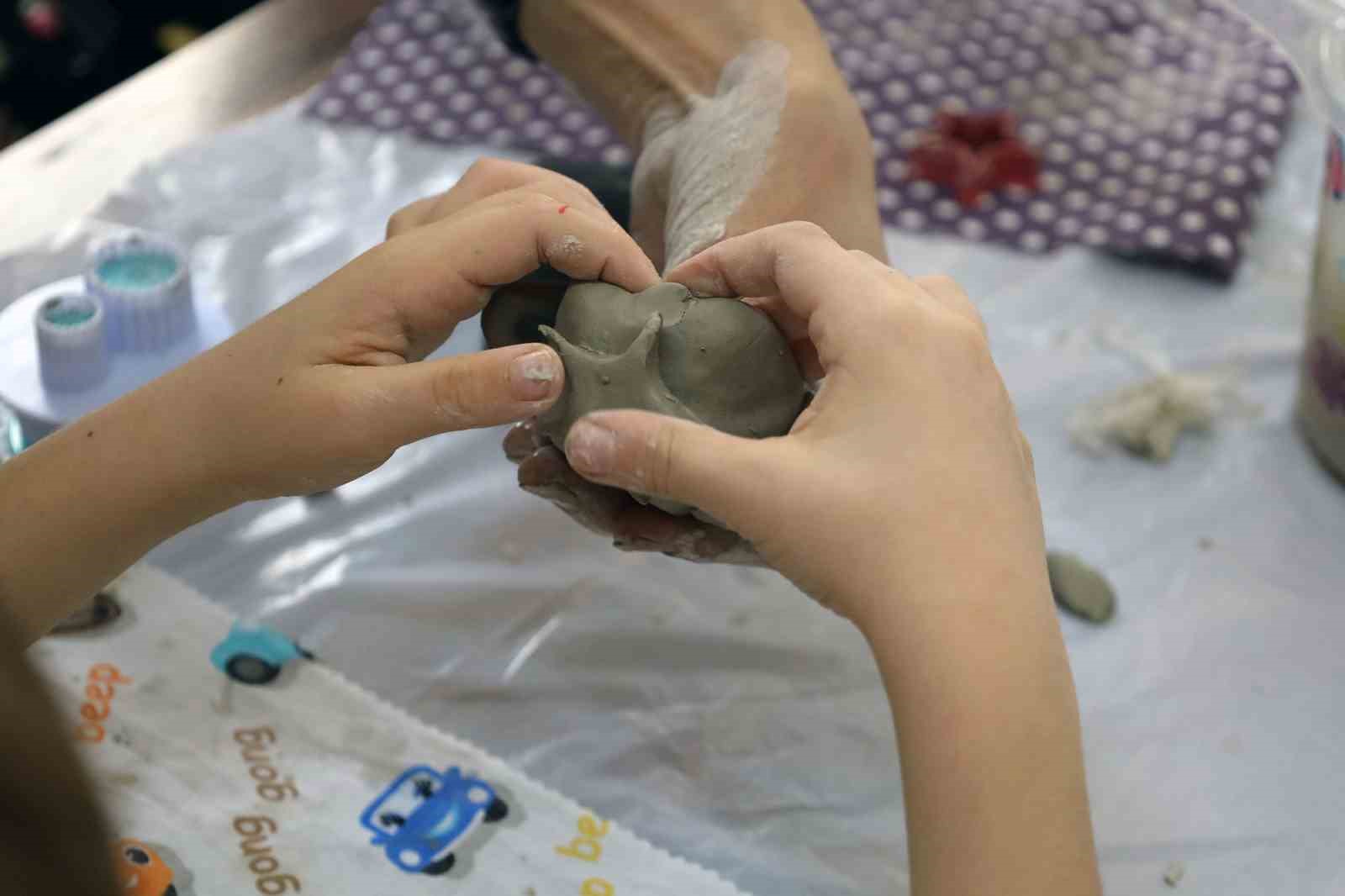 SAMEK atölyelerinde minikler seramikle, gençler tezhiple tanıştı