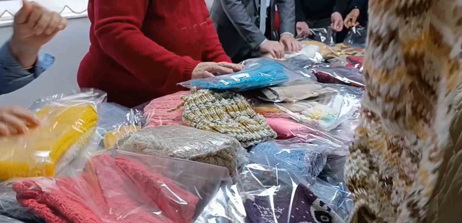 Sakaryalı kadınlar elleriyle iyilik &ouml;r&uuml;yor
