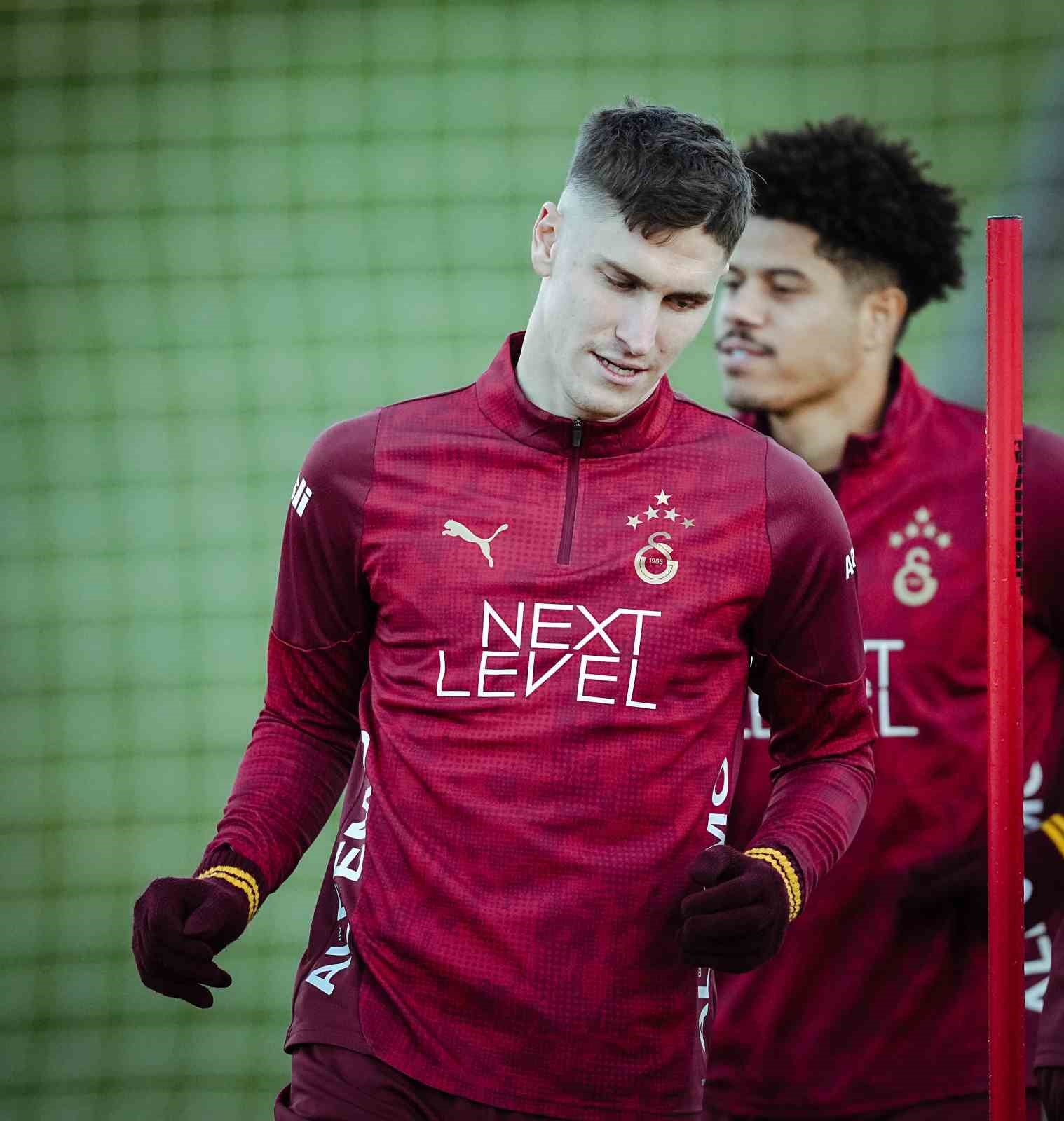 Galatasaray, RAMS Başakşehir ma&ccedil;ı hazırlıklarını tamamladı
