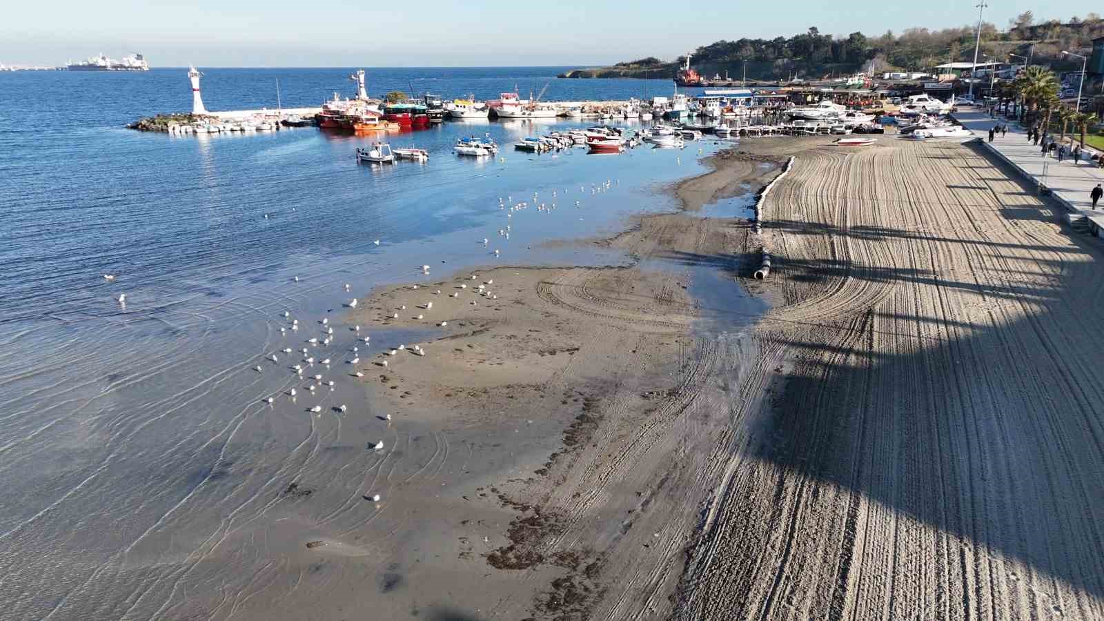 Tekirdağ&rsquo;da deniz 20 metre &ccedil;ekildi, sahil havadan g&ouml;r&uuml;nt&uuml;lendi
