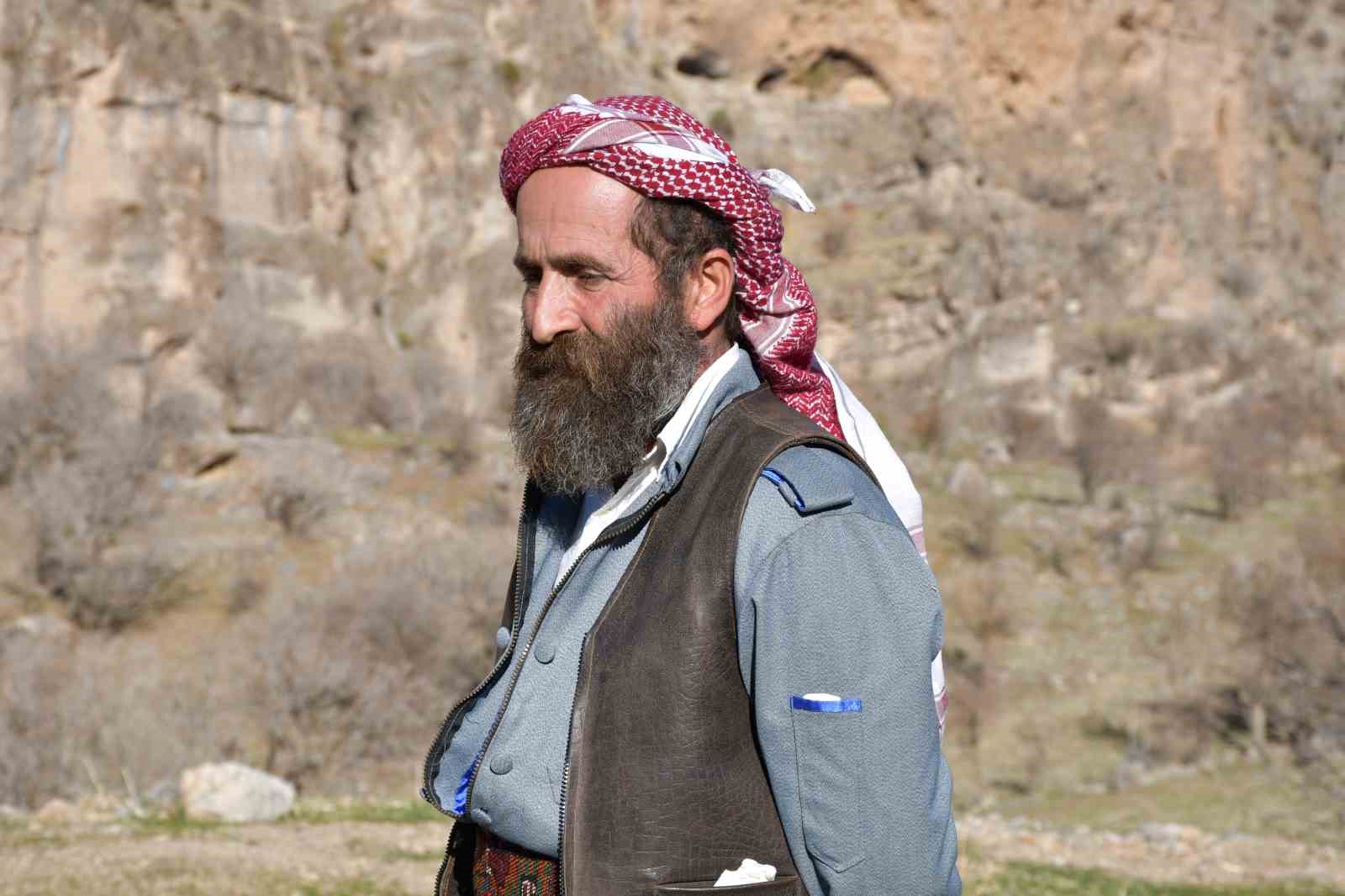 Kayaların ortasındaki manastır görenleri hayrete düşürüyor: Yüzlerce yıllık yapı dron ile görüntülendi