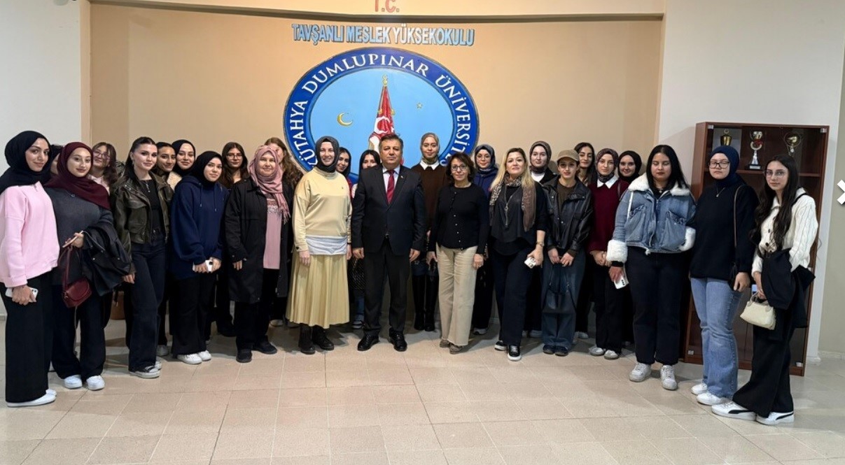 Bilgili öğrencilerle kariyer söyleşisinde bir araya geldi