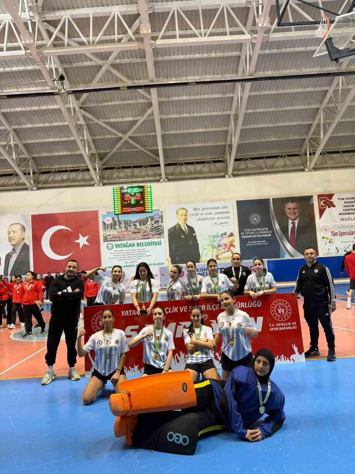 Bodrum G&uuml;ndoğan hokey takımı birinci lige y&uuml;kseldi
