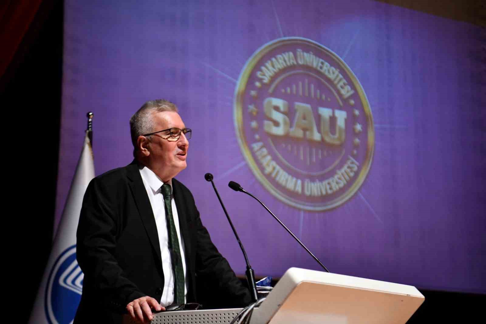 Sakarya Üniversitesi "Araştırma Üniversitesi" statüsünü törenle kutladı