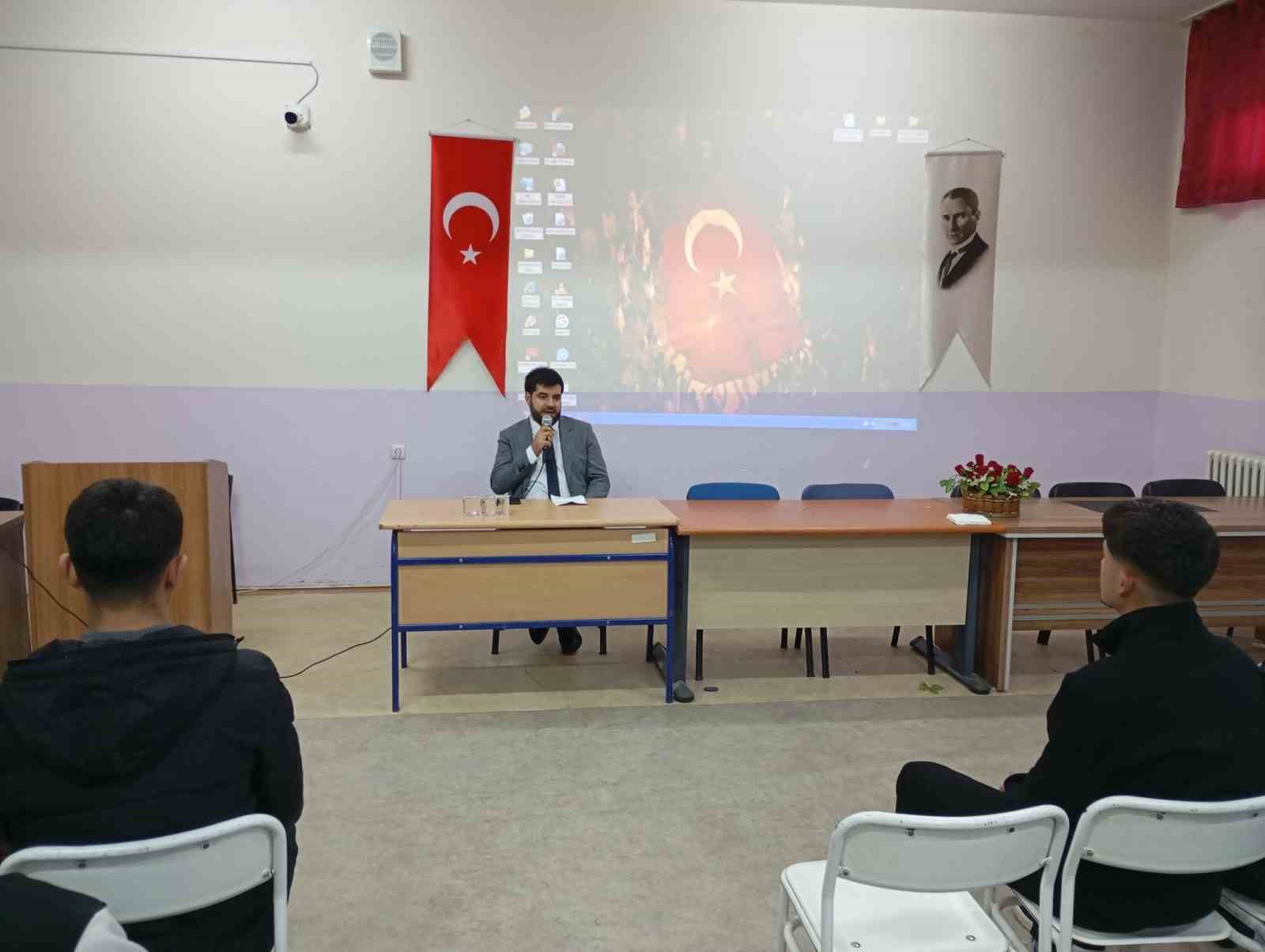 Karakoçan’da öğrencilere konferans