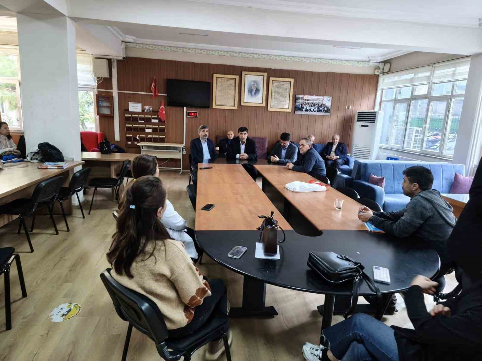 Eğitimcilerin sesi Şehzadeler&rsquo;de y&uuml;kseldi
