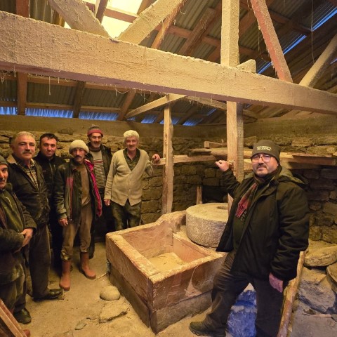 Tarihi değirmenler d&ouml;n&uuml;yor, mısır unu gurbet yollarına &ccedil;ıkıyor