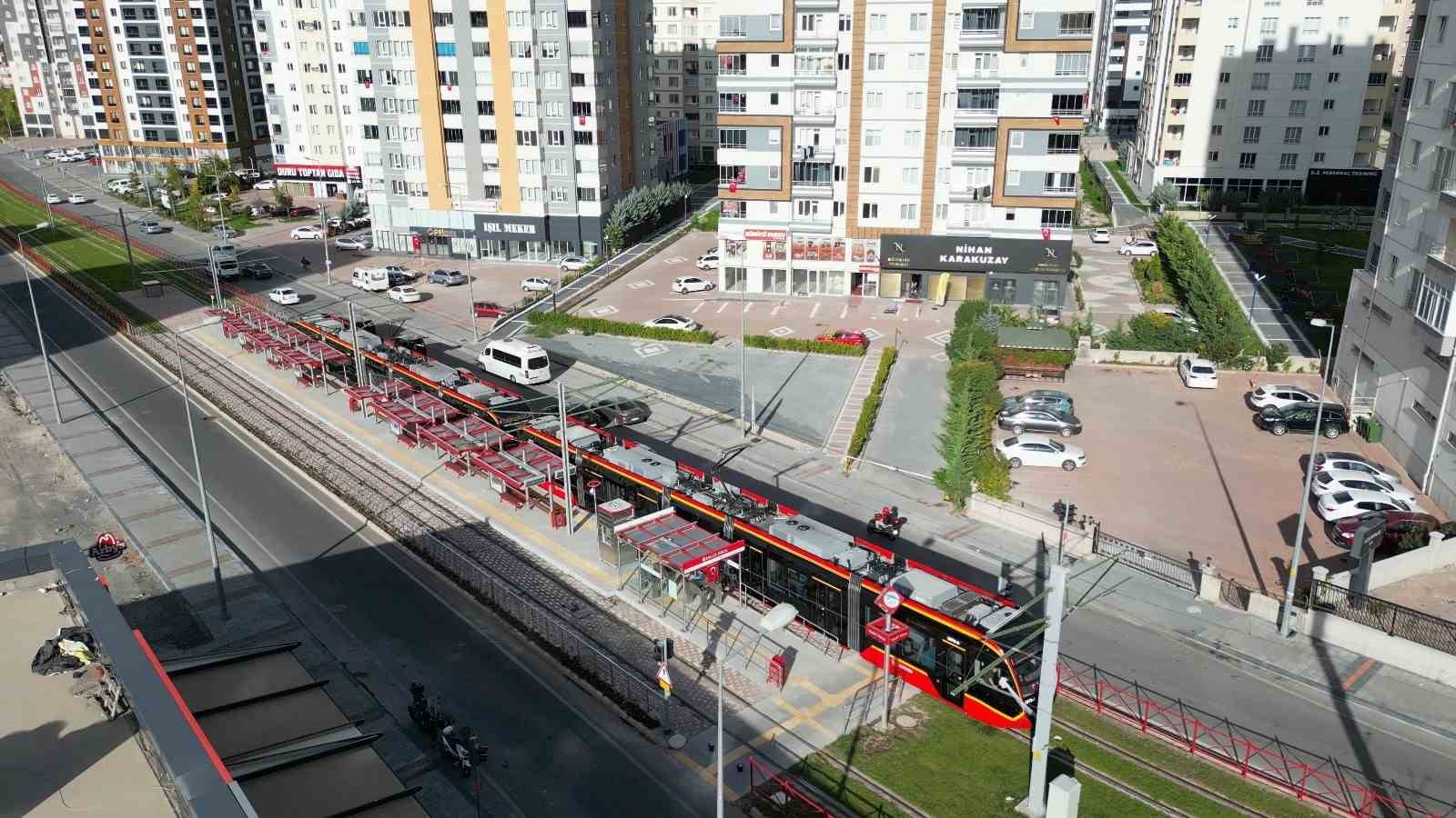 Başkan Büyükkılıç’tan 1 yılda 90 saat ücretsiz tramvay hizmeti