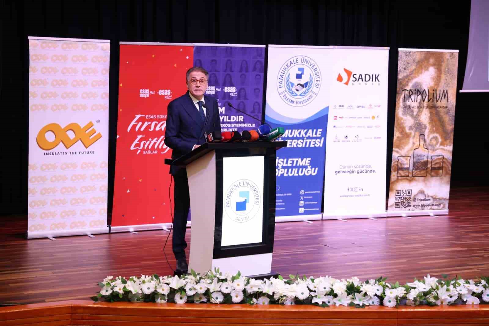 11. Girişimcilik ve Liderlik Programı iş dünyasının profesyonellerini gençlerle buluşturdu