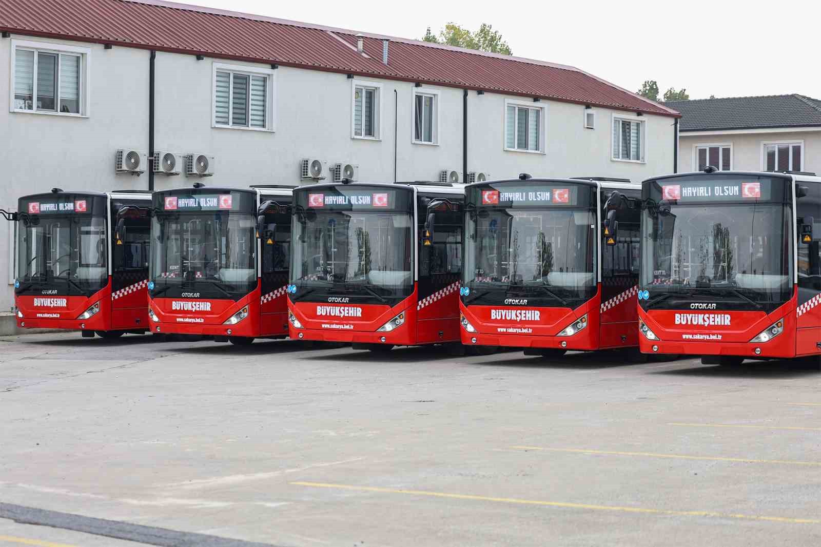 Sakarya&rsquo;da toplu ulaşım filosuna 5 yeni metrob&uuml;s daha eklendi
