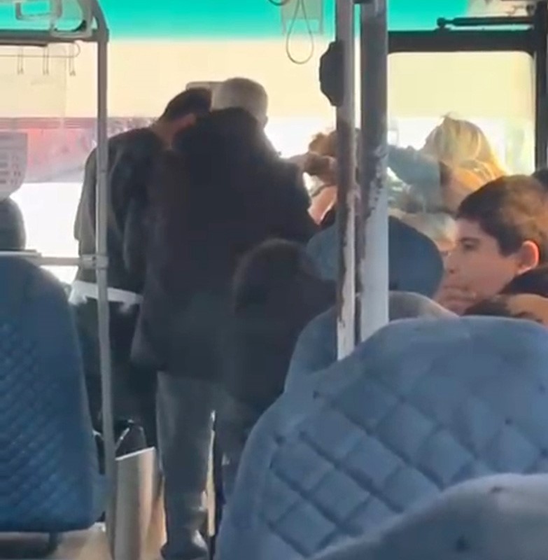 Otobüste kavga: Şoför ve kadın yolcu birbirlerine saldırdı