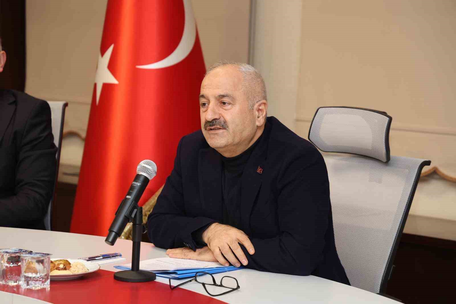 Büyükgöz, yıkım kararı alınan binanın mülk sahipleriyle bir araya geldi