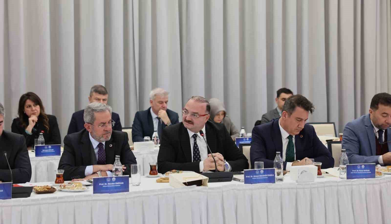 Bilim Kurulu toplantısı Rektör Hacımüftüoğlu’nun katılımıyla gerçekleştirildi; Bilim temelli sosyal politikalar vurgusu