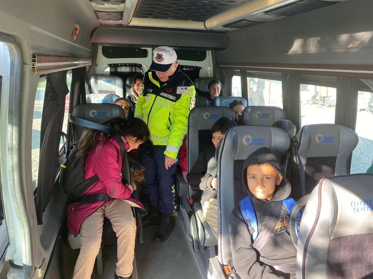 Balıkesir&rsquo;de Yılbaşı &Ouml;ncesi Okul &Ccedil;evreleri ve Servislere Denetim
