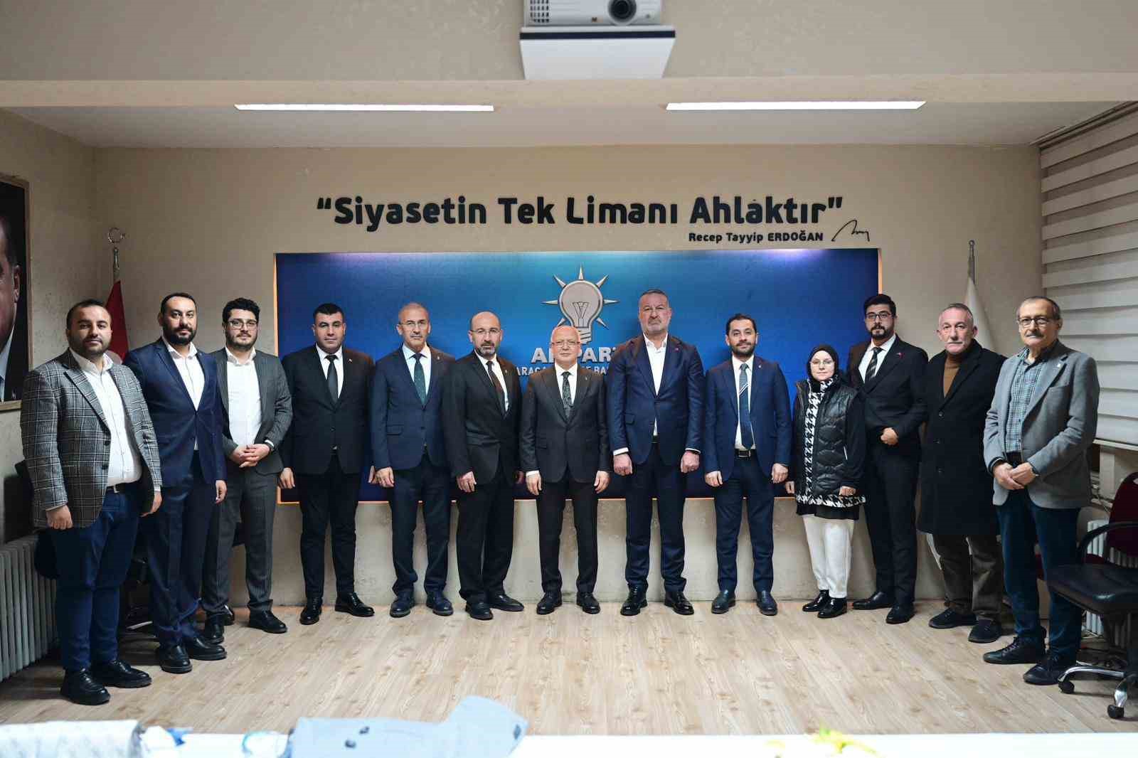 Başkan G&uuml;rkan: "B&uuml;y&uuml;kşehirdeki tutarsız y&ouml;netim Bursa&rsquo;ya zaman kaybettiriyor"
